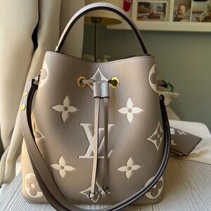 Louis Vuitton Empreinte Monogram giant Neonoe Tourterelle Creme